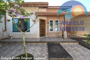 Casa lado praia á venda no bairro Oásis em Peruíbe