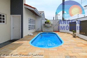 Casa com piscina, 3 dormitorios no bairro Imperador em Peruíbe