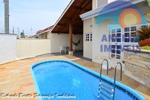 Casa com piscina, 3 dormitorios no bairro Imperador em Peruíbe