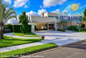 Oprtunidade! Casa com piscina, 2 lotes, á venda no condomínio Bougainvillée