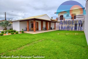 Casa em terreno de dois lotes, 3 dormitórios, á venda no bairro Oásis em Peruíbe