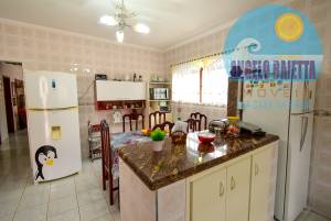 Casa para venda no bairro Imperador, entre 400 e 800 metros da praia