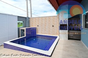 Casa com piscina, 2 dormitorios, á venda no bairro Ribamar em Peruíbe