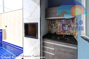 Casa com piscina, 2 dormitorios, á venda no bairro Ribamar em Peruíbe
