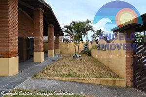 Casa lado praia para locação de temporada no bairro Stella Maris em Peruíbe