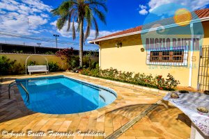 Casa em 2 lotes, piscina, 2 dormitórios, Parque Turístico - Peruíbe.