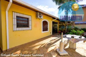 Casa em 2 lotes, piscina, 2 dormitórios, Parque Turístico - Peruíbe.