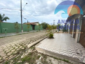Terreno á venda no bairro Maria Helena Novaes em Peruíbe
