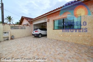 Casa com 3 dormitórios á venda no bairro Oásis em Peruíbe