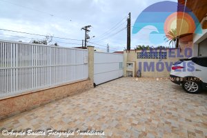 Casa com 3 dormitórios á venda no bairro Oásis em Peruíbe