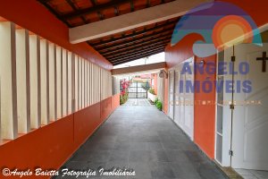 Casa lado praia á venda em 2 lotes no bairro São José em Peruíbe
