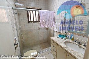 Casa á venda em 2 lotes no bairro Oásis em Peruíbe