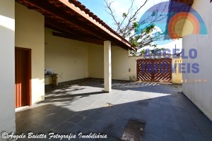 Casa lado praia  á venda no bairro Cidade Nova Peruíbe em Peruíbe