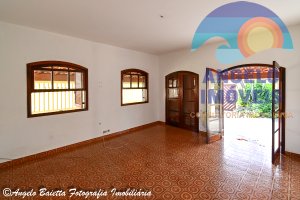Casa lado praia  á venda no bairro Cidade Nova Peruíbe em Peruíbe