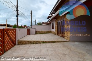 Sobrado com piscina para locação de temporada no bairro Samburá em Peruíbe