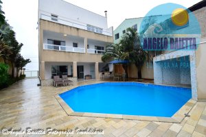Sobrado Triplex á venda no bairro Maria Helena Novaes em Peruíbe