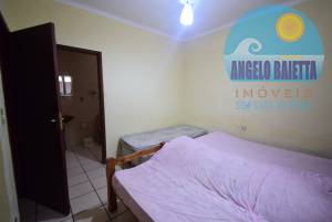 Casa á venda no bairro Icaraiba em Peruíbe, á 200 metros da praia
