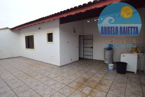 Casa á venda no bairro Icaraiba em Peruíbe, á 200 metros da praia
