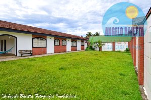 Casa lado praia á venda no bairro Oásis em Peruíbe