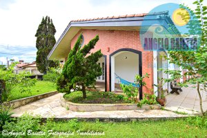 Casa lado praia á venda no bairro Oásis em Peruíbe