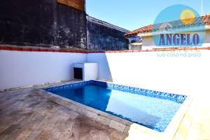 Sobrado com piscina para locação no bairro Três Marias, a 500 metros da praia