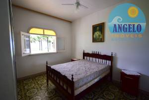Casa terrea, 4 dormitorios, sendo 2 suítes, frente ao mar