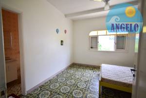 Casa terrea, 4 dormitorios, sendo 2 suítes, frente ao mar