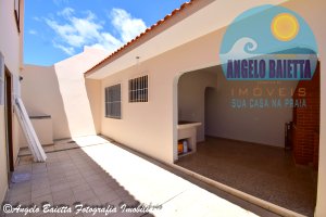 Sobrado lado praia á venda no bairro Josedy em Peruíbe