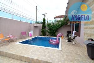 Casa com piscina, 3 suítes no bairro Tres Marias em Peruíbe