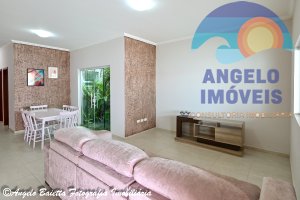 Casa com piscina, 3 dormitórios, excelente acabamento, á venda no bairro Oásis em Peruíbe