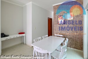 Casa com piscina, 3 dormitórios, excelente acabamento, á venda no bairro Oásis em Peruíbe