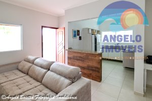Casa com piscina, 3 dormitórios, excelente acabamento, á venda no bairro Oásis em Peruíbe