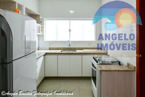 Casa com piscina, 3 dormitórios, excelente acabamento, á venda no bairro Oásis em Peruíbe