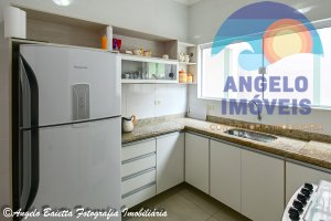 Casa com piscina, 3 dormitórios, excelente acabamento, á venda no bairro Oásis em Peruíbe