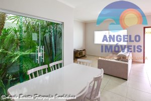 Casa com piscina, 3 dormitórios, excelente acabamento, á venda no bairro Oásis em Peruíbe