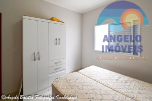 Casa com piscina, 3 dormitórios, excelente acabamento, á venda no bairro Oásis em Peruíbe