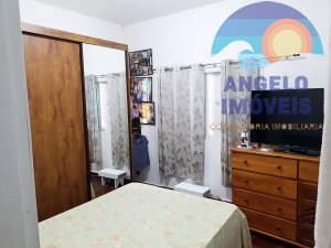 Casa lado linha  á venda no bairro Samburá em Peruíbe 