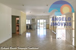 Casa para venda no condomínio Bougainvillée V em Peruíbe
