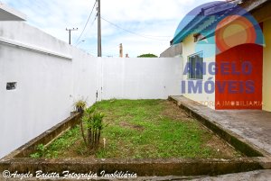 Casa á venda no bairro Belmitr Novaes em Peruíbe