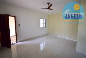 Casa com piscina á venda no bairro Stella Maris em Peruíbe