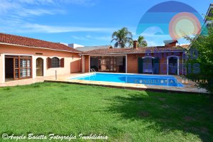 Casa lado praia á venda no bairro Turistico em Peruíbe 