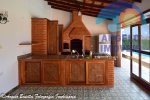 Casa lado praia á venda no bairro Turistico em Peruíbe 