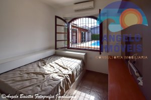 Casa lado praia á venda no bairro Turistico em Peruíbe 