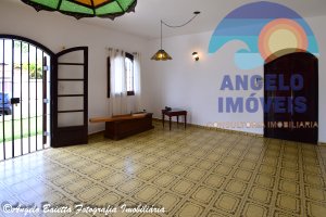 Casa lado praia á venda no bairro Turistico em Peruíbe 