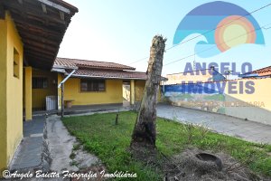 Casa á venda no bairro Pampas em Peruíbe