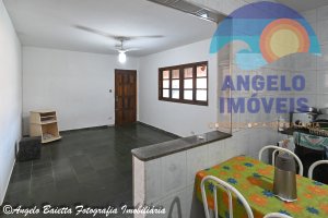 Casa á venda no bairro Pampas em Peruíbe