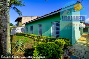 Casa com piscina á venda no bairro Stella Maris em Peruíbe