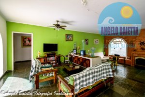 Casa com piscina á venda no bairro Stella Maris em Peruíbe