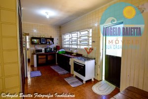 Casa com piscina á venda no bairro Stella Maris em Peruíbe