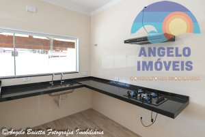 Casa com piscina no bairro Tres Marias em Peruíbe